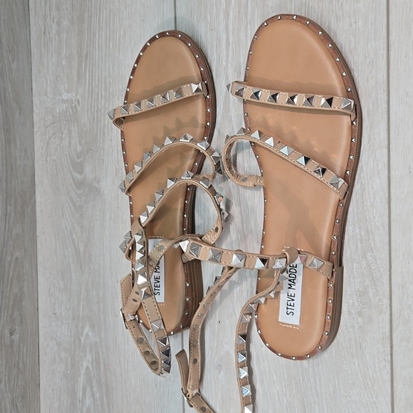 Steve Madden Women Travel Strappy Tan Studded Sandals Slide Flats Shoes Sz 7.5 - Picture 2 of 10